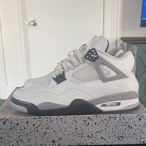 AIR JORDAN 4 Retro red gray cement Men’s Size 14 never worn.